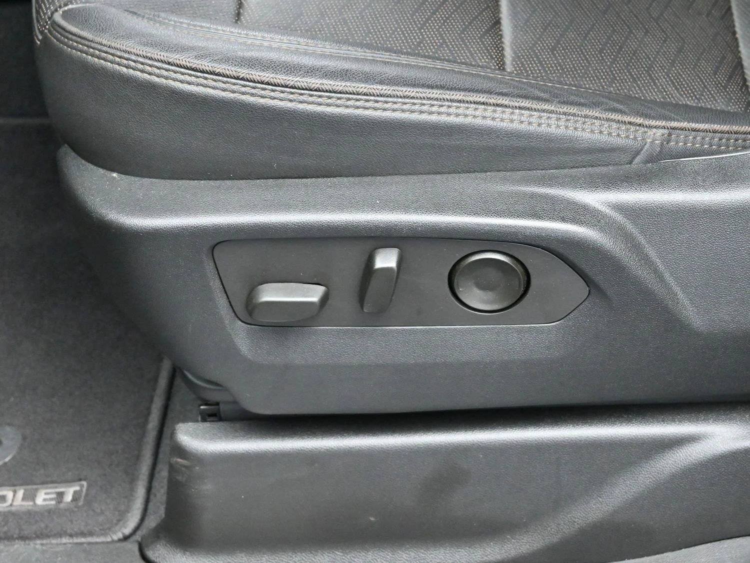 Used 2022 Black Chevrolet High Country image 18