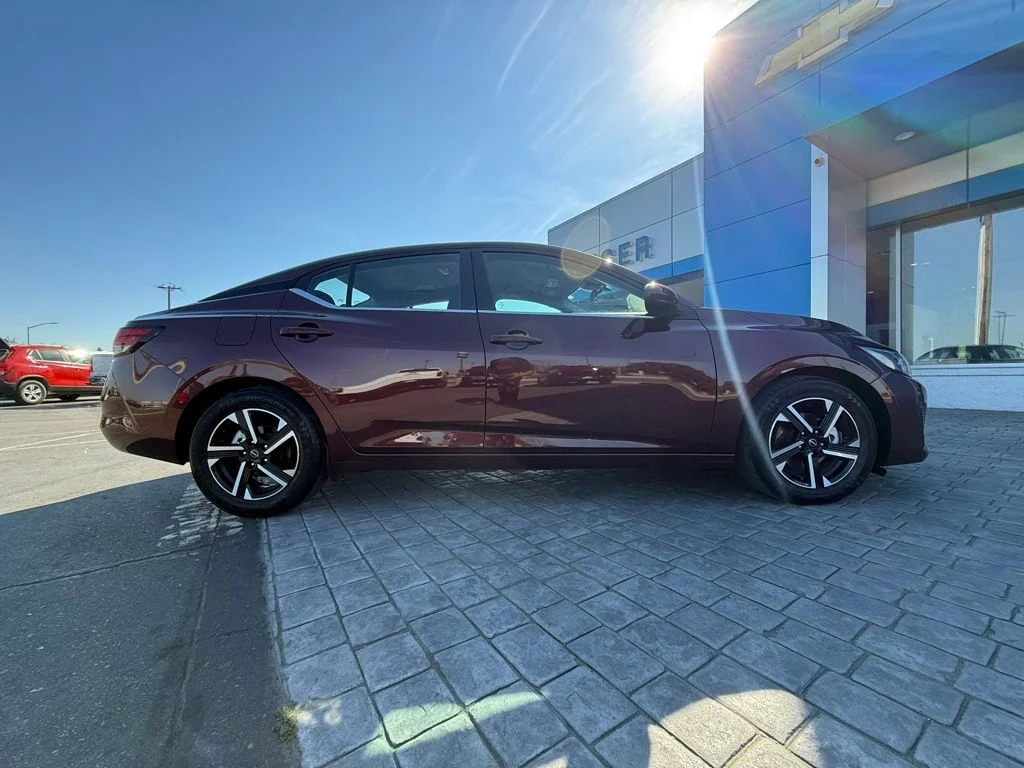 Used 2024  Nissan SV image 9