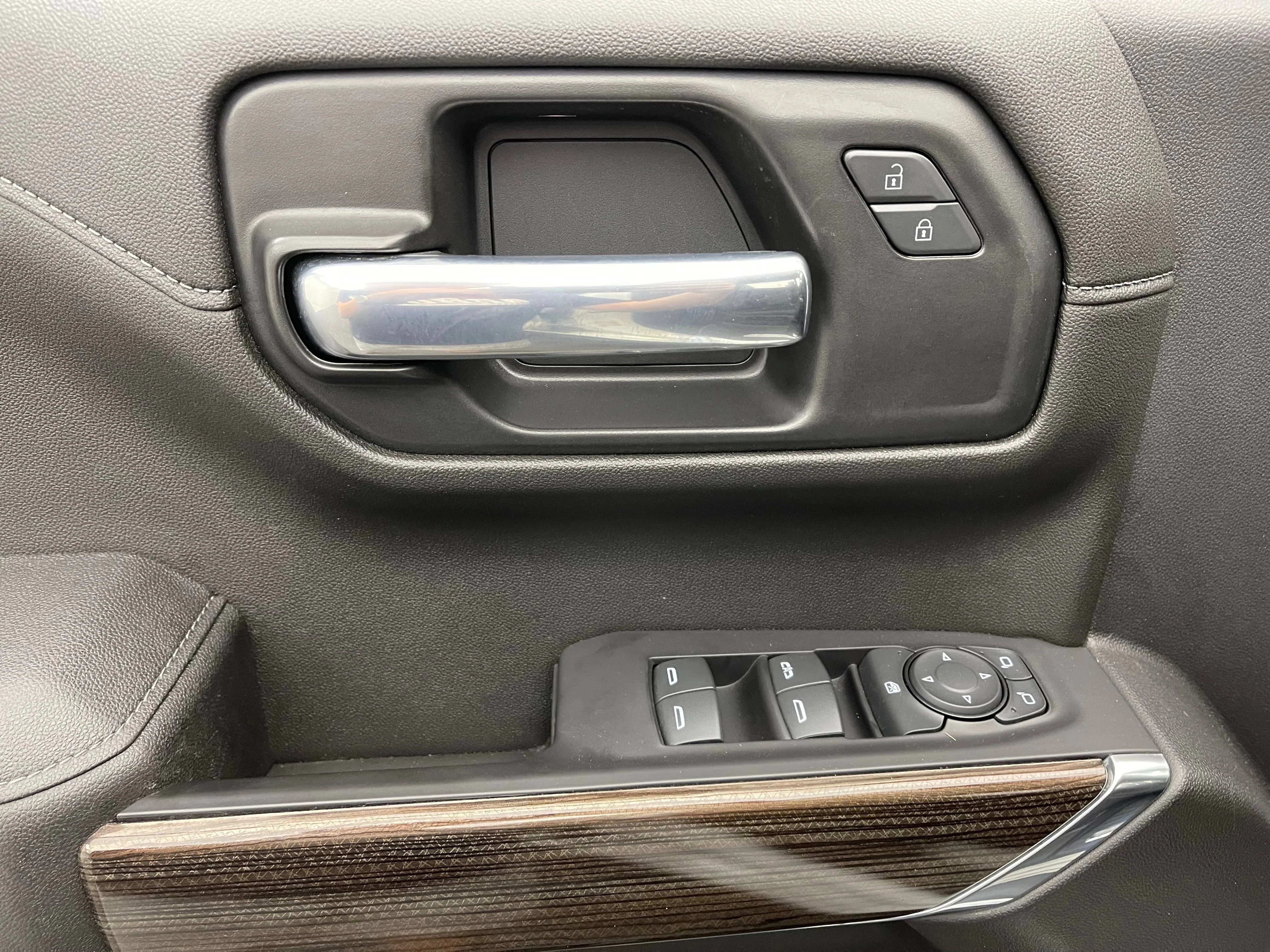 Used 2021 SUMMIT WHITE Chevrolet LT Trail Boss image 15