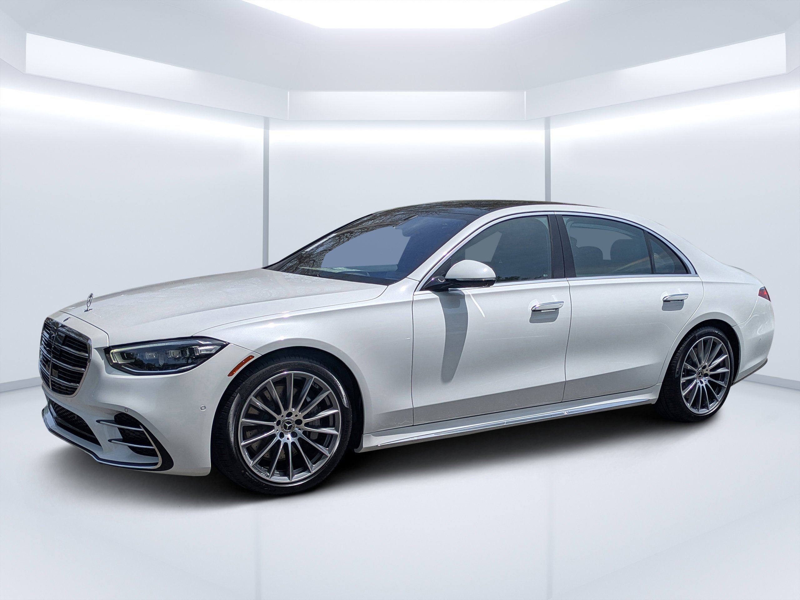 New 2026 MANUFAKTUR Moonlight White Metallic Mercedes-Benz S 580 image 33