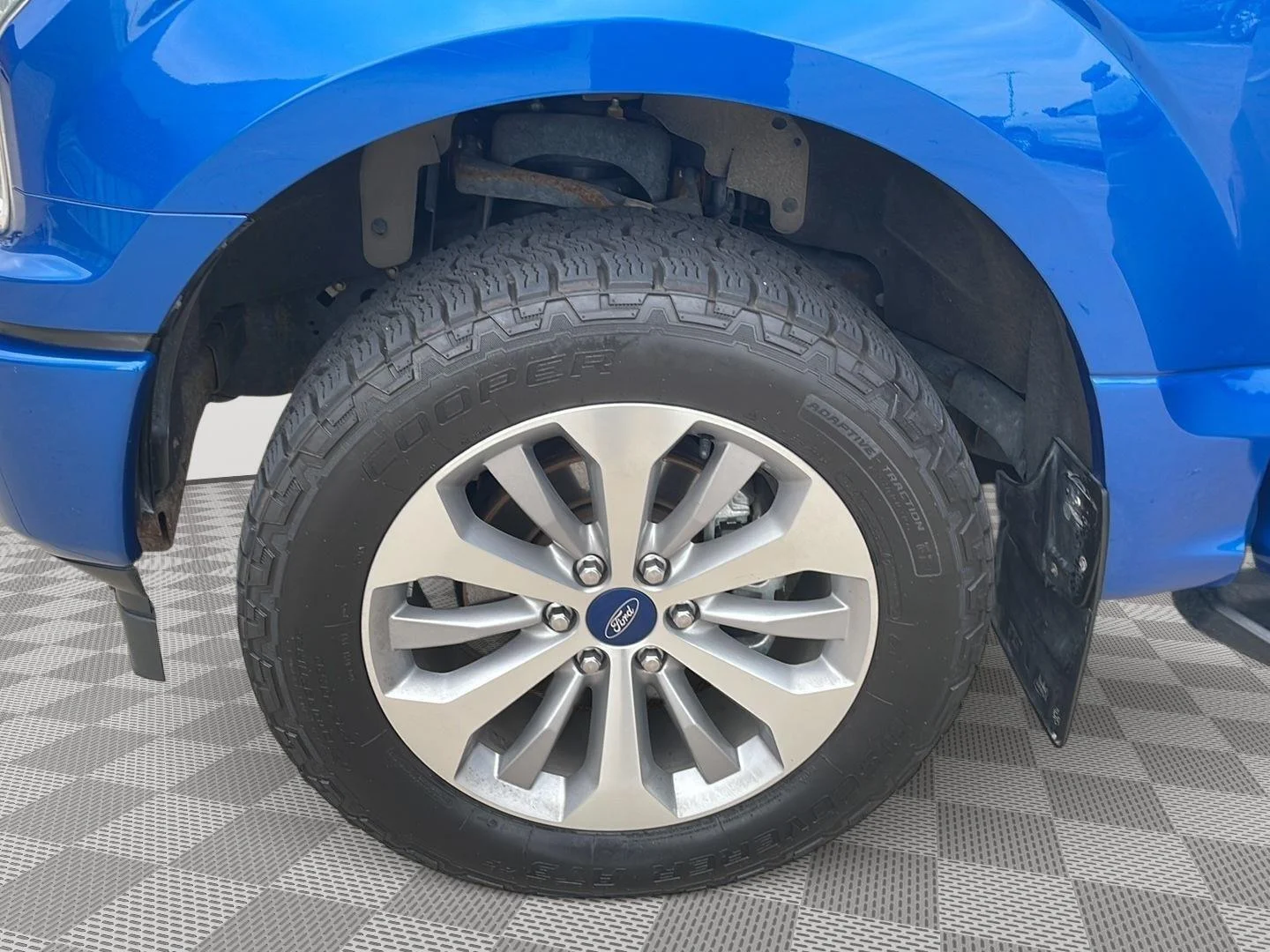 Used 2018 Lightning Blue Ford XL image 21