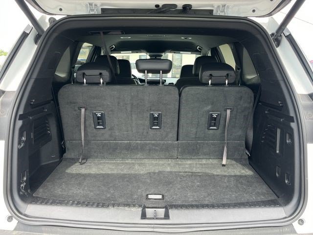 Used 2024 Summit White GMC AWD Elevation image 27