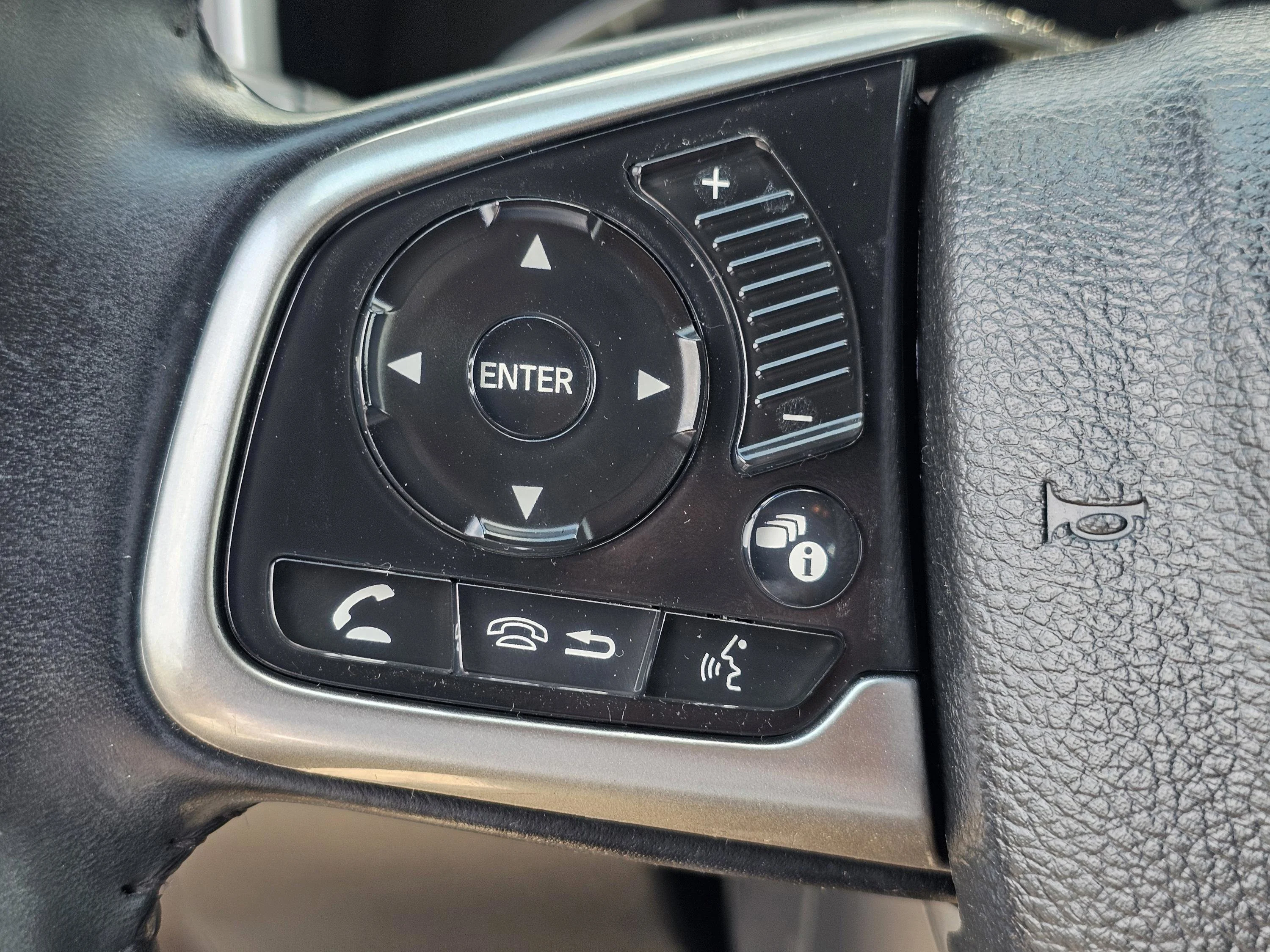 Used 2018 Crystal Black Pearl Honda EX-L image 9