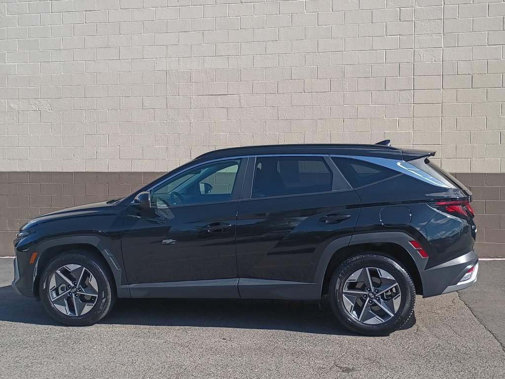 Certified Used 2025 Black Hyundai SEL image 7