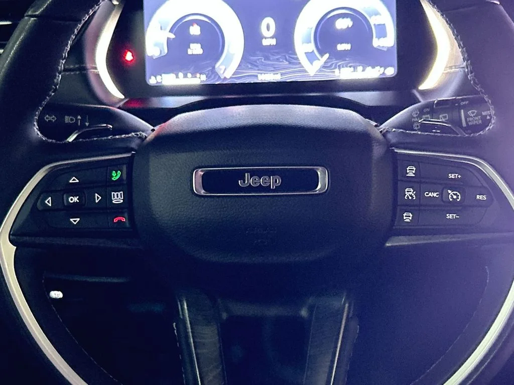 Used 2025 Velvet Jeep Limited image 23