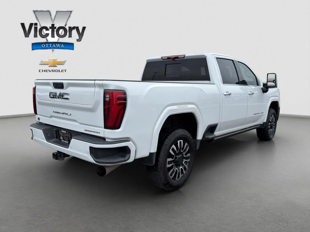 Used 2024 White GMC Denali Ultimate image 25