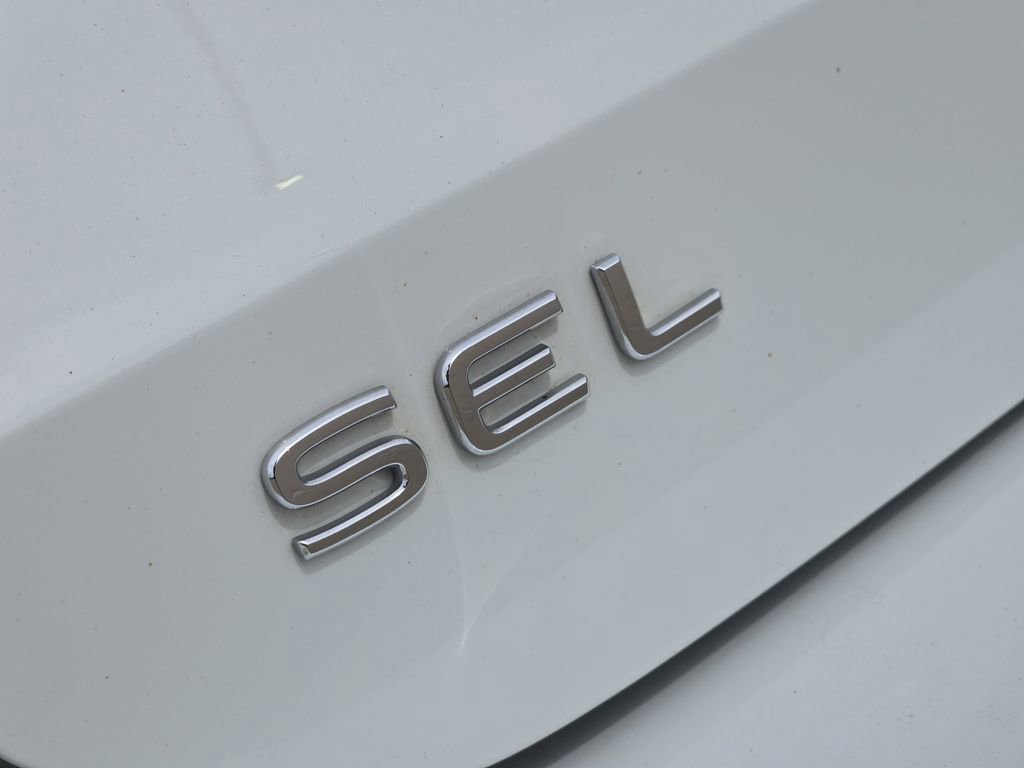 Used 2022 White Volkswagen SEL image 32