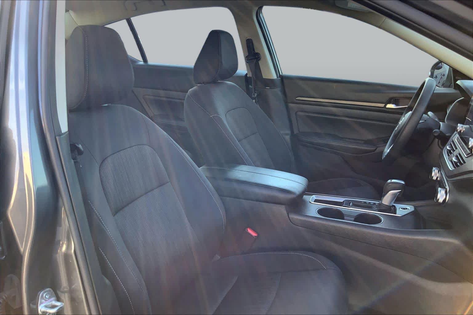 Used 2025 Gun Metallic Nissan SV image 9