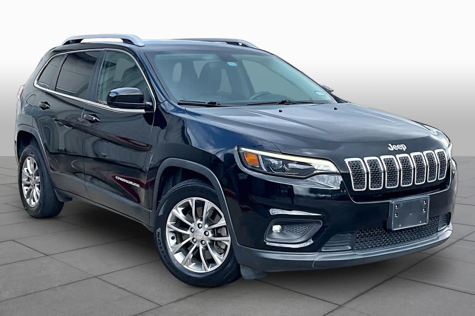Used 2019 Diamond Black Crystal Pearlcoat Jeep Latitude Plus image 3
