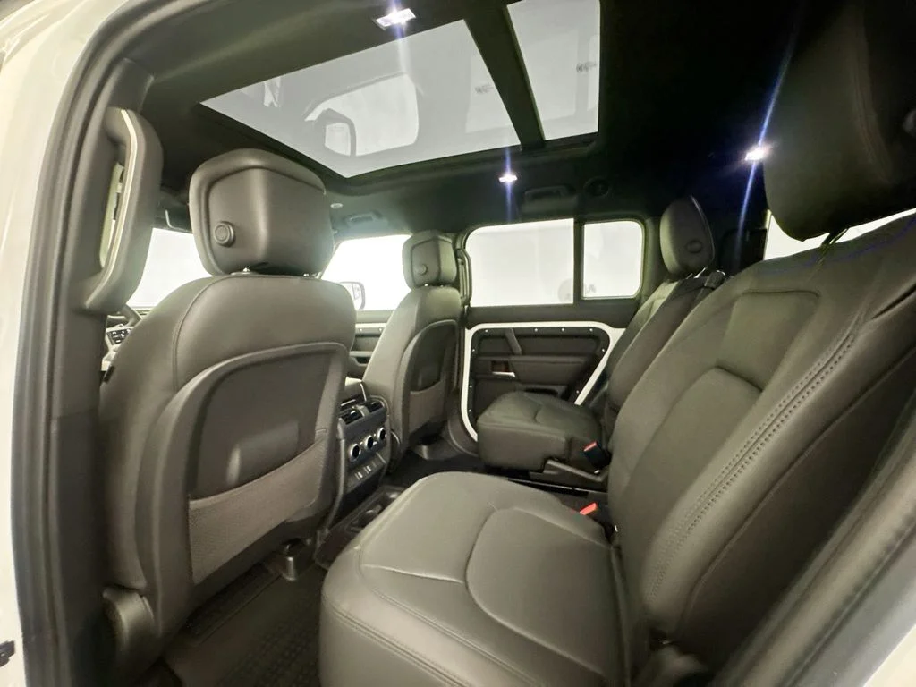 New 2026 Fuji White Land Rover X-Dynamic SE image 23