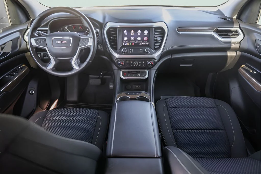 Used 2023 Silver GMC SLE image 28