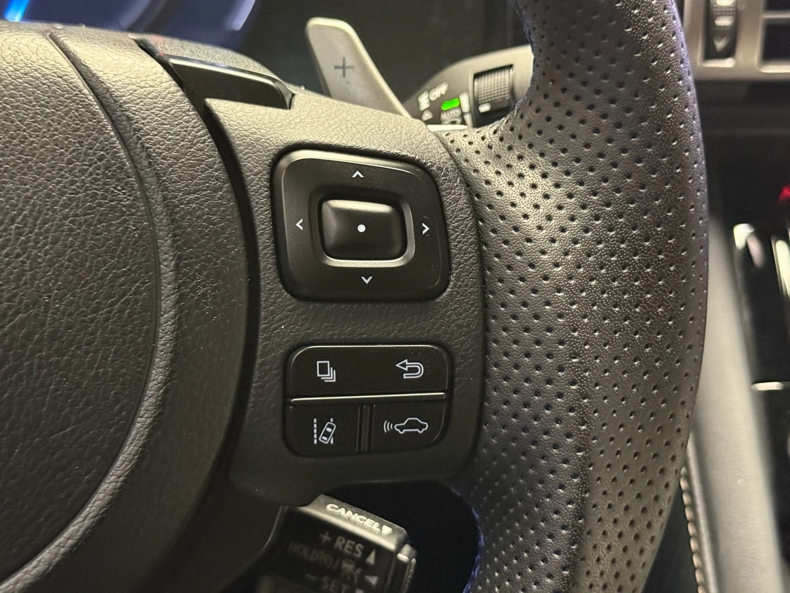 Used 2021 Ultra White (083) Lexus F SPORT image 13
