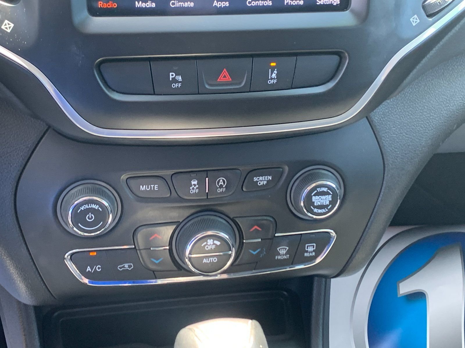 Used 2021 Red Jeep Latitude Lux image 22