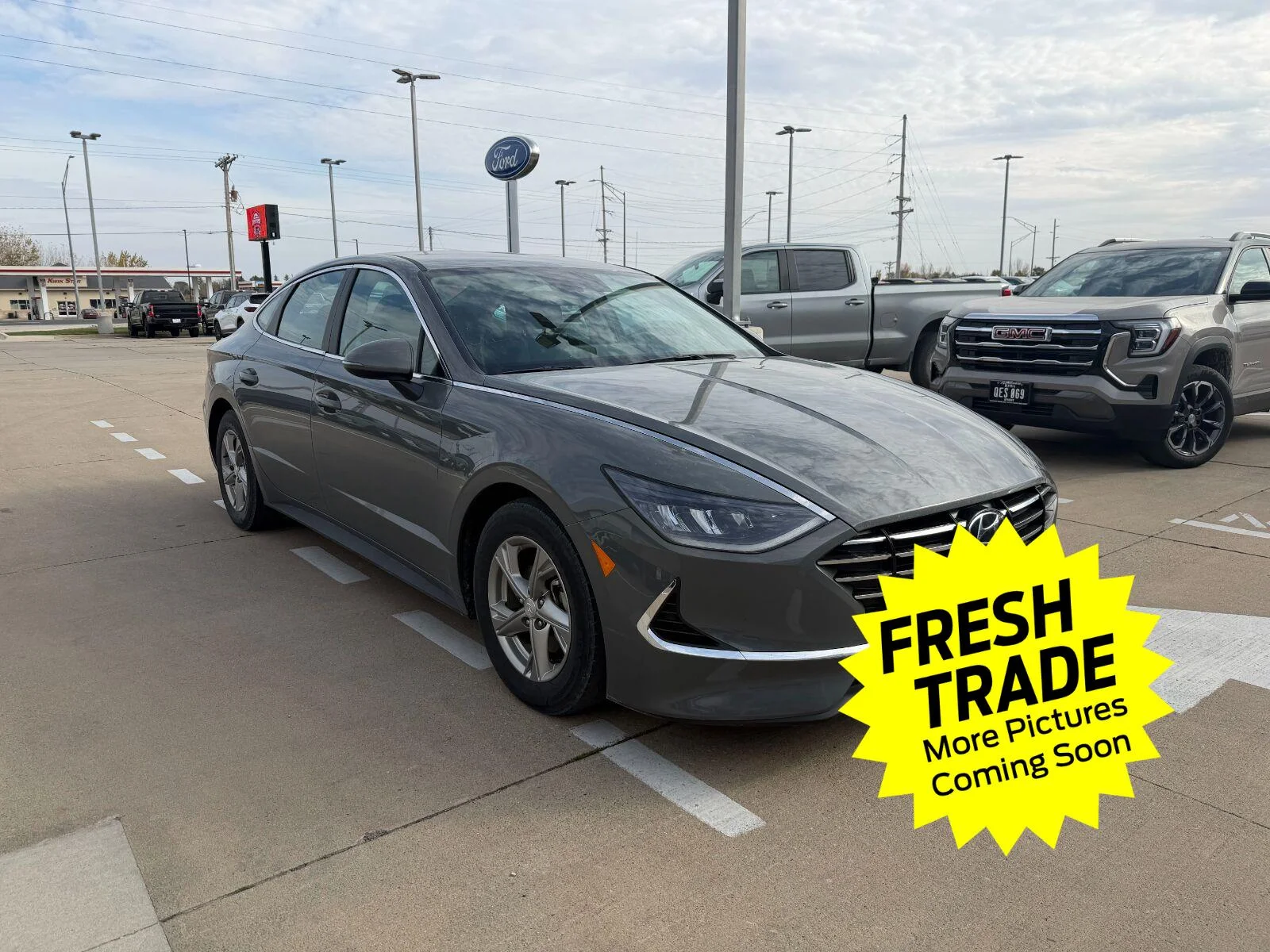 Used 2022 GRAY HYUNDAI  image 2