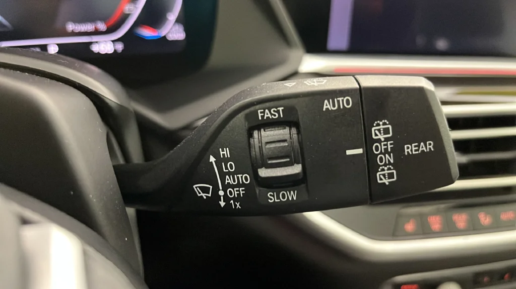Used 2021 White BMW xDrive40i image 29