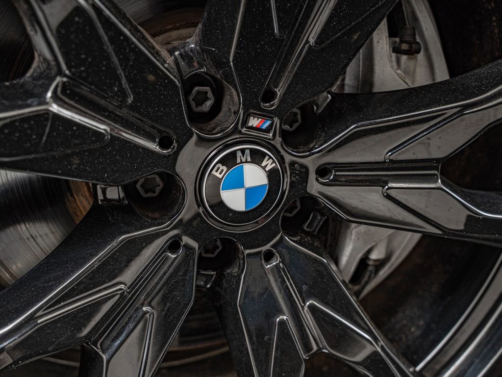 Used 2025 Black Sapphire Metallic BMW xDrive40i image 11