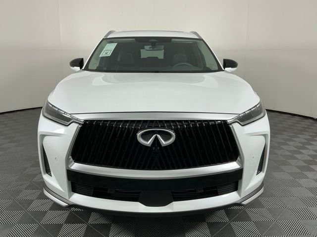 Certified Used 2027 White INFINITI LUXE image 2