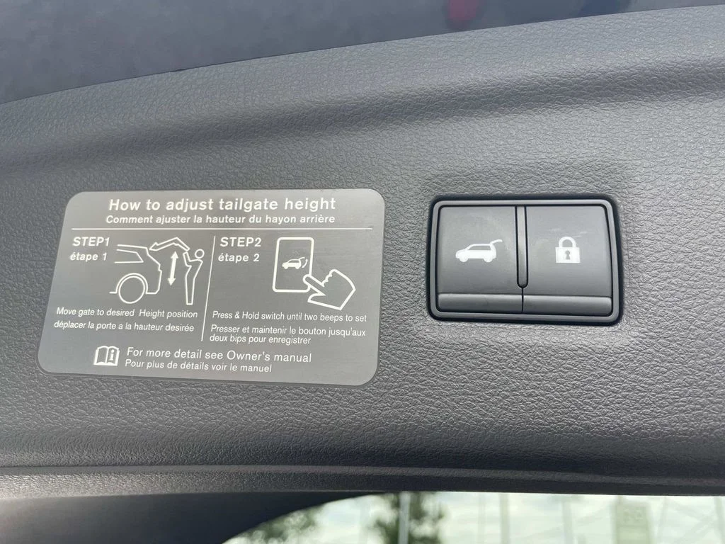 Used 2023 Black INFINITI LUXE image 9
