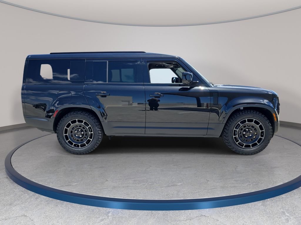New 2026 Santorini Black Land Rover S image 4