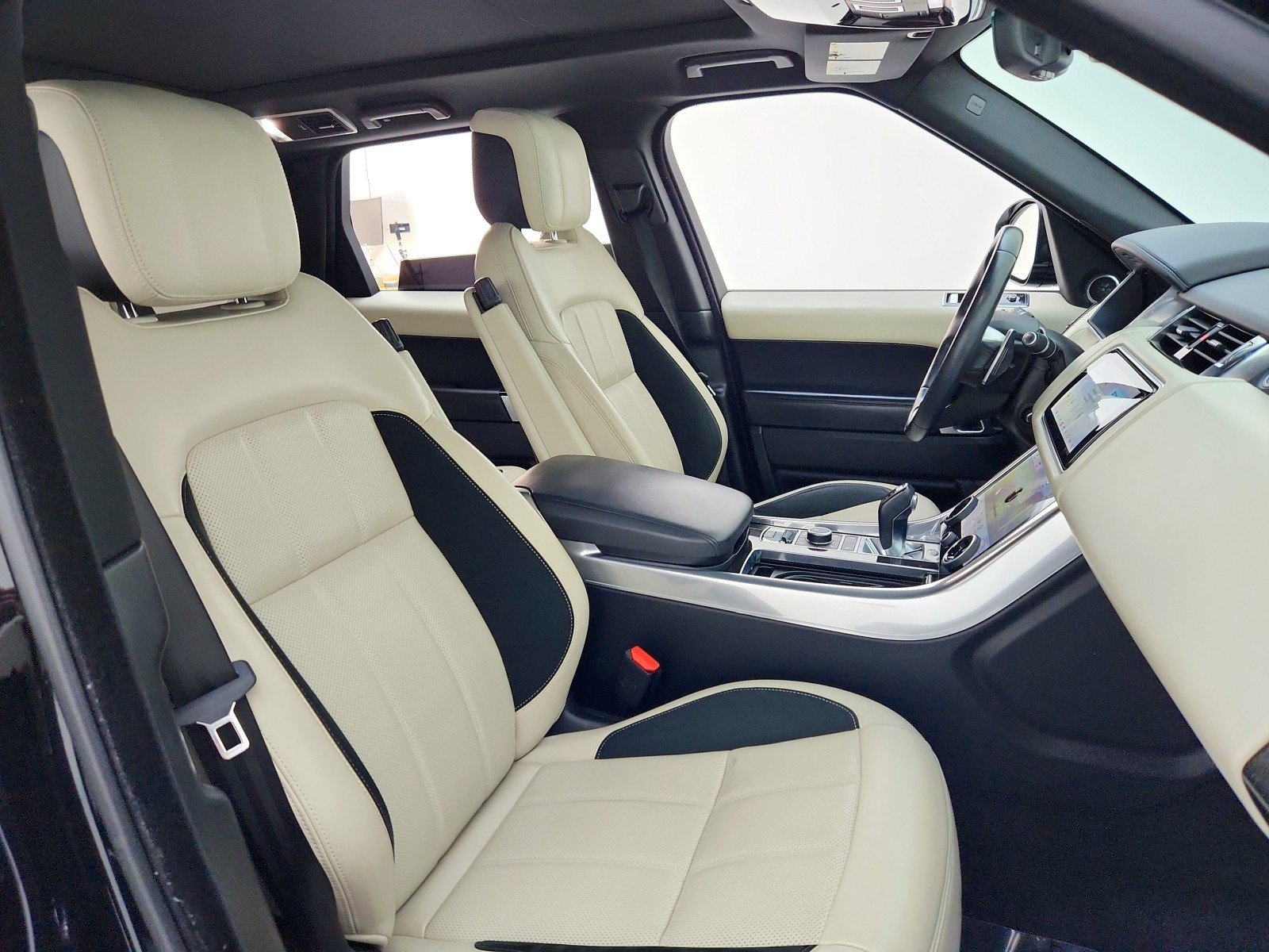 Used 2020 Santorini Black Metallic Land Rover HSE Dynamic image 30