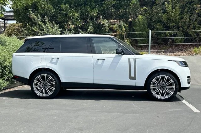 New 2026 Fuji White Land Rover SE image 6