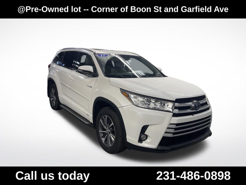 Used 2017 White Toyota XLE image 7