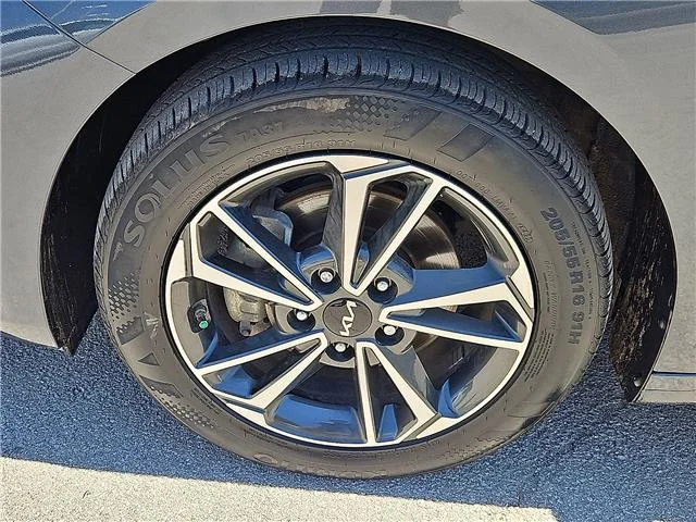 Used 2023 Gravity Gray KIA LXS (IVT) image 7