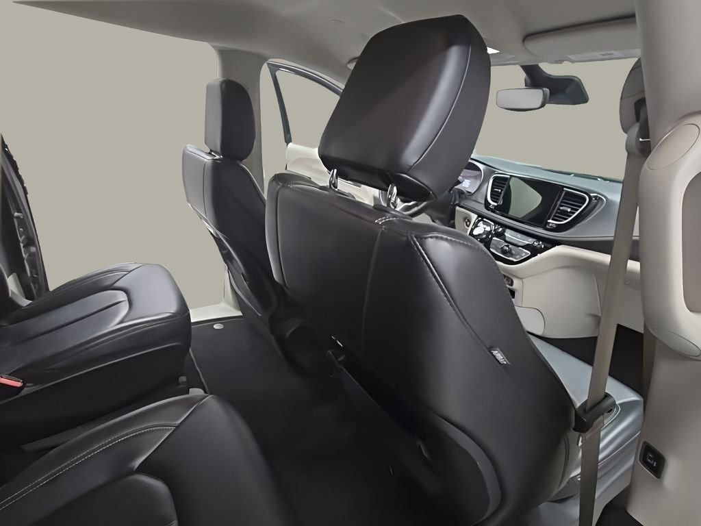 Used 2023 Black Chrysler Touring L image 21