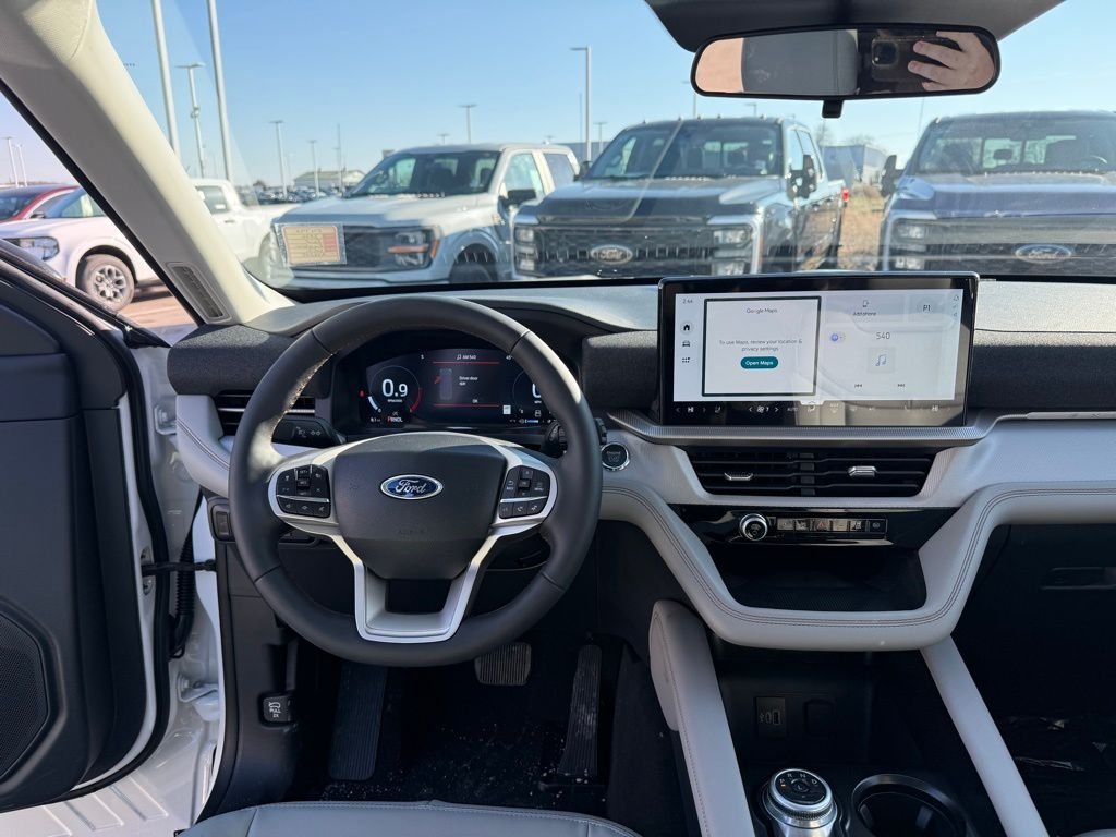 New 2026 Star White Metallic Tri-Coat Ford Active image 13