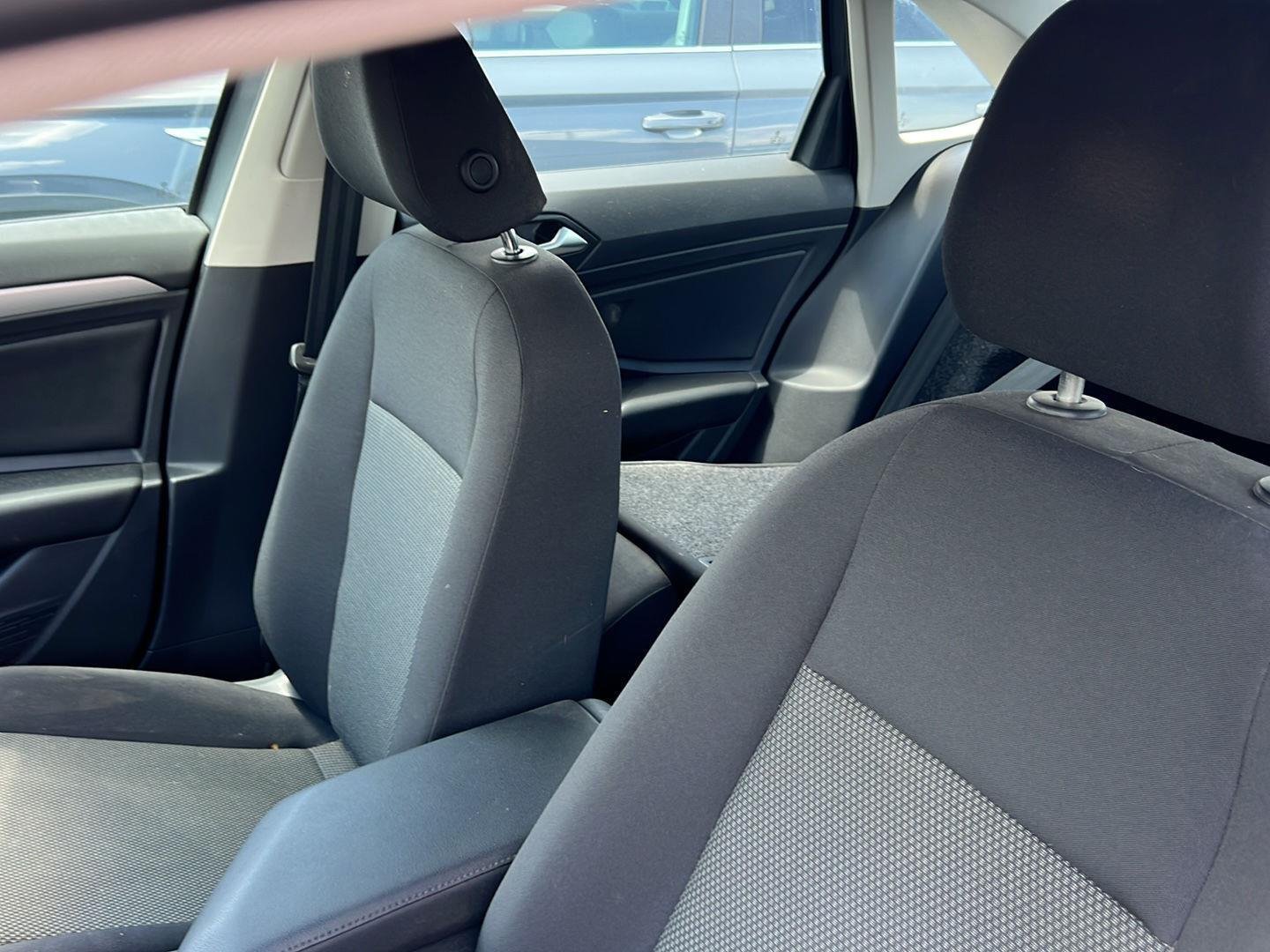 Used 2019 Platinum Gray Metallic Volkswagen SE image 11