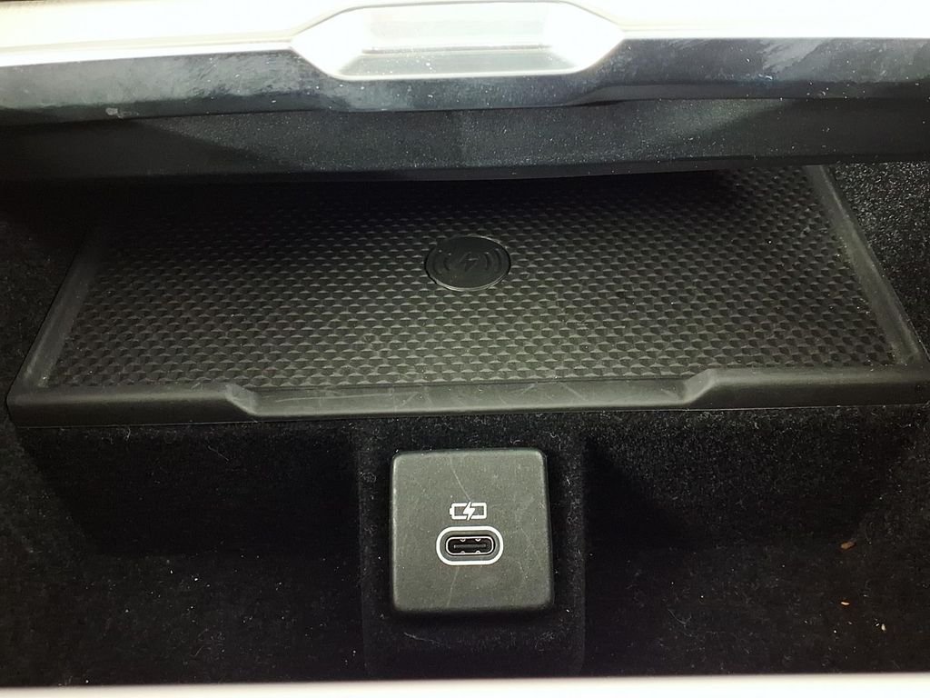Used 2024 Green Land Rover Autobiography image 24