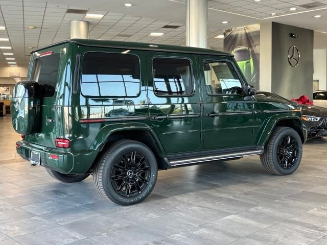 New 2026 MANUFAKTUR Deep Green Non-Metallic Mercedes-Benz G 580 image 3