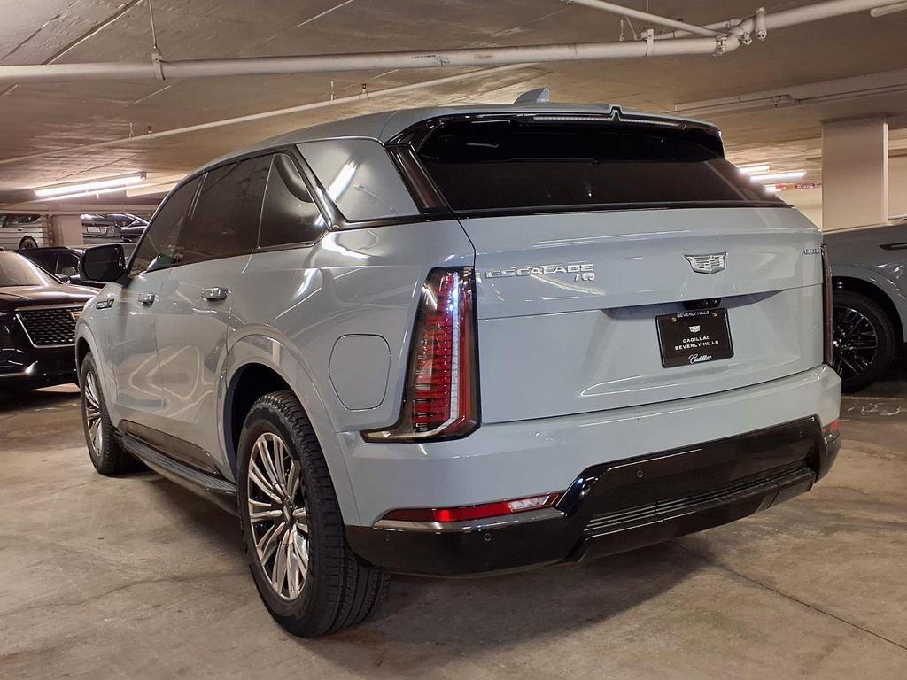 Used 2026 Luna Metallic Cadillac Sport image 10