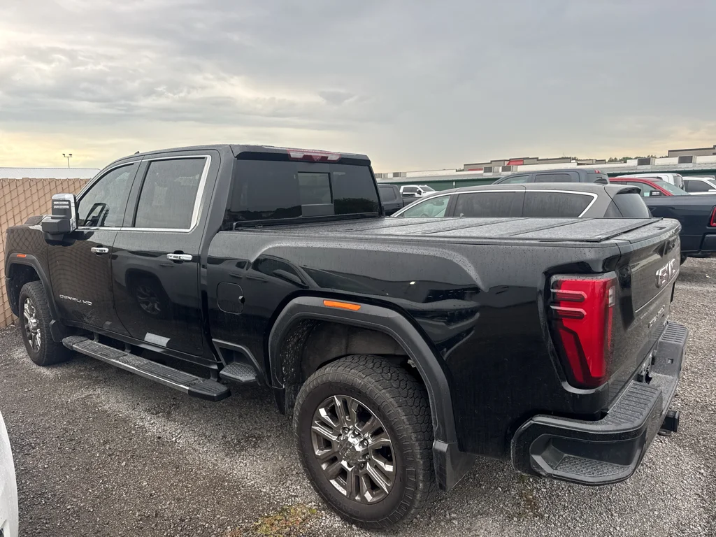 Used 2024 Onyx Black GMC Denali image 8