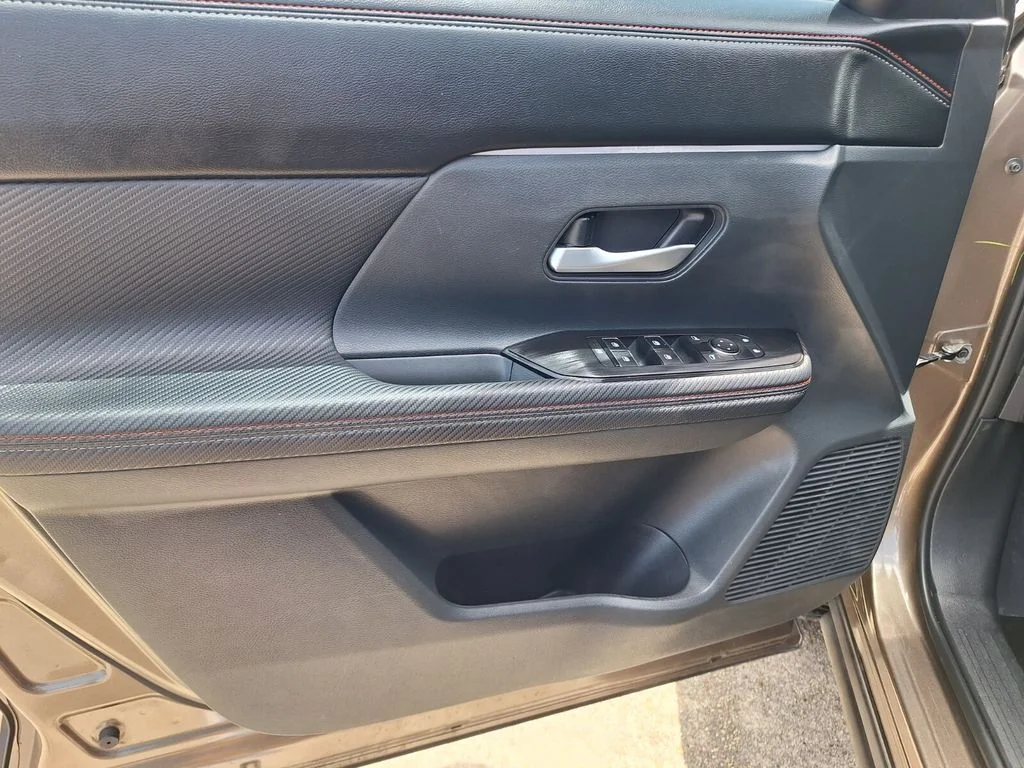 Certified Used 2025 Brown Nissan SR image 31