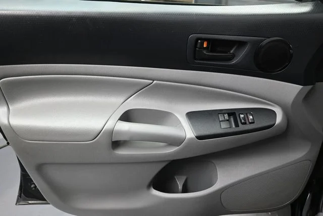 Used 2013 Black Toyota Base image 11