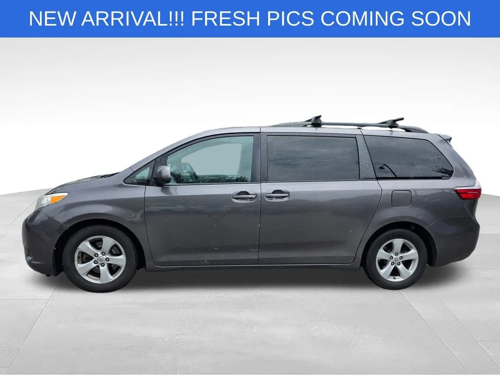 Used 2015 Gray Toyota LE 7 Passenger image 3