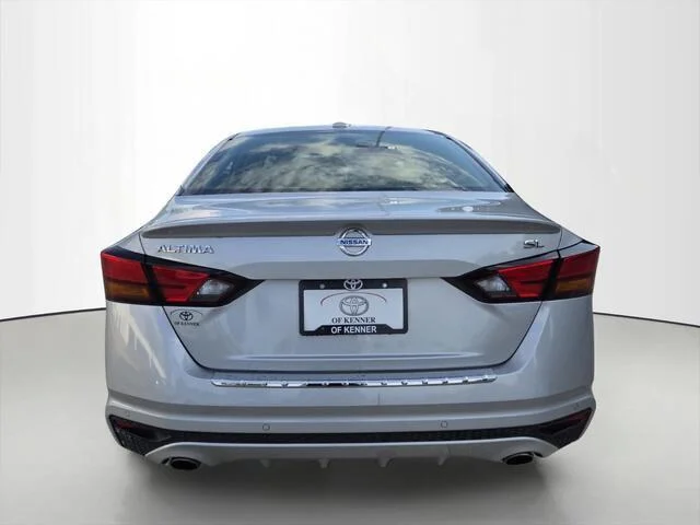 Used 2021 Brilliant Silver Metallic Nissan 2.5 SL image 4