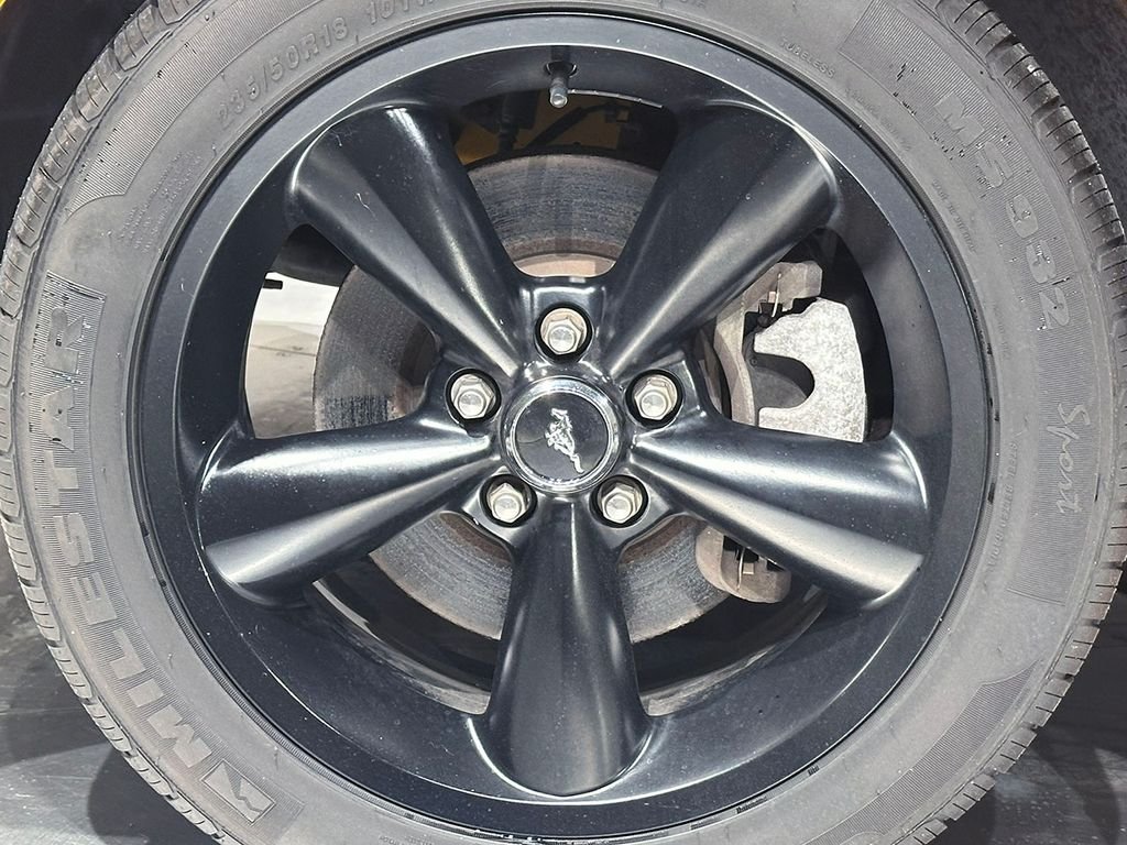 Used 2007 Orange Ford  image 16