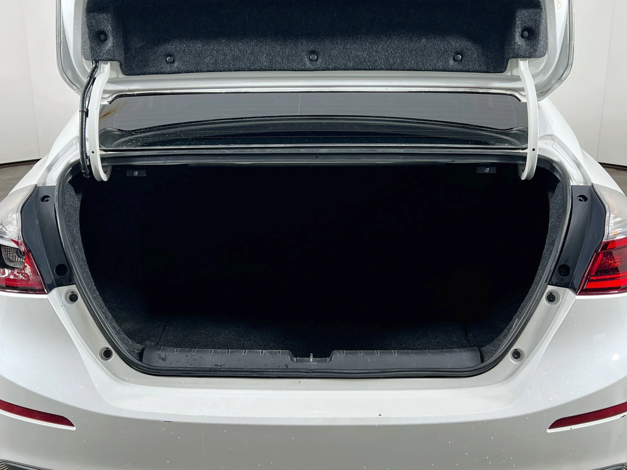 Used 2020 White Honda EX image 24