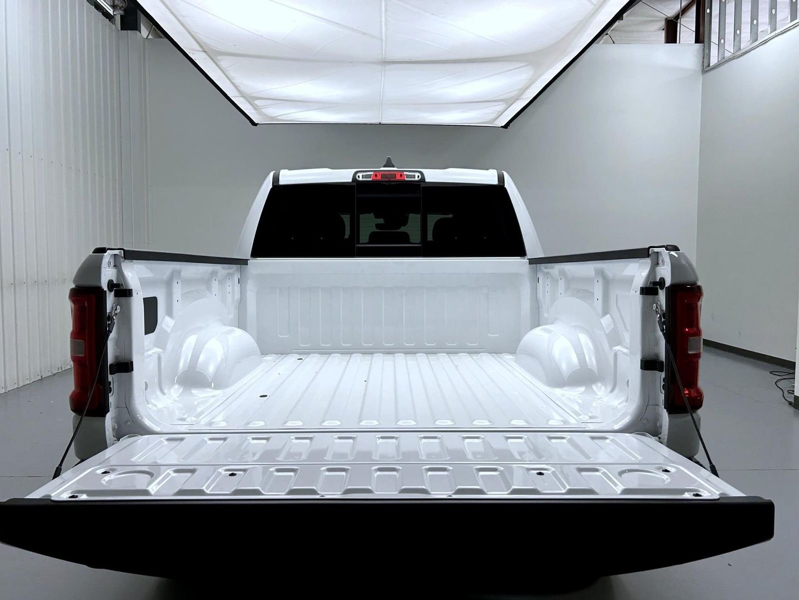 New 2026 Bright White Clear-Coat Exterior Paint RAM Big Horn/Lone Star image 21