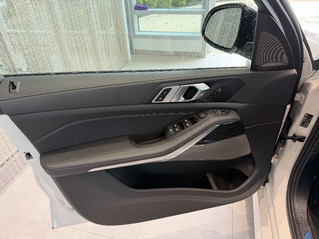 New 2026 Mineral White Metallic BMW xDrive40i image 11