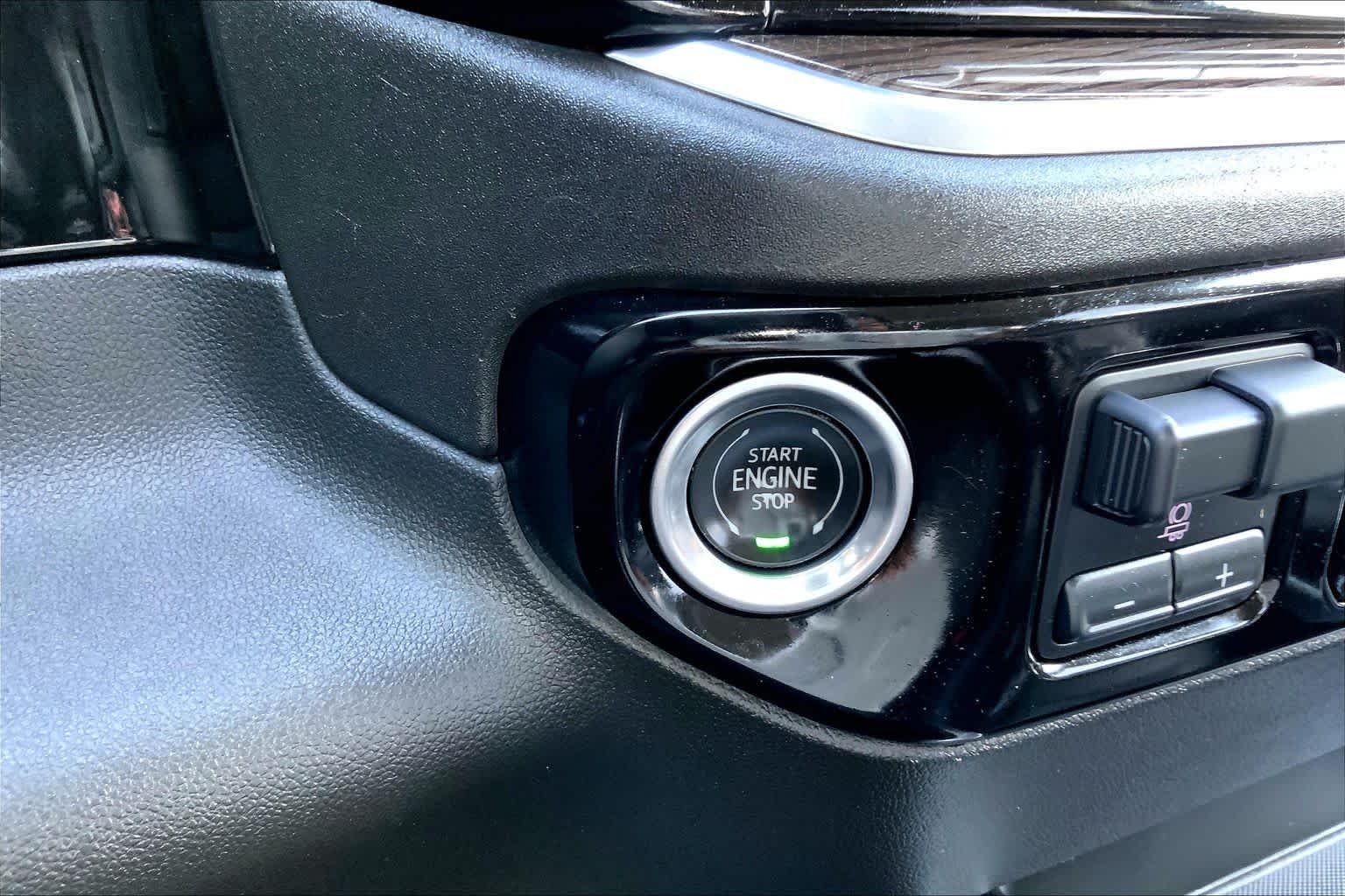 Used 2022 Summit White Chevrolet RST image 35