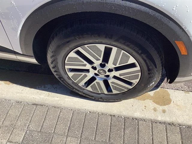 New 2026 Creamy White Pearl Hyundai SEL 7P image 6