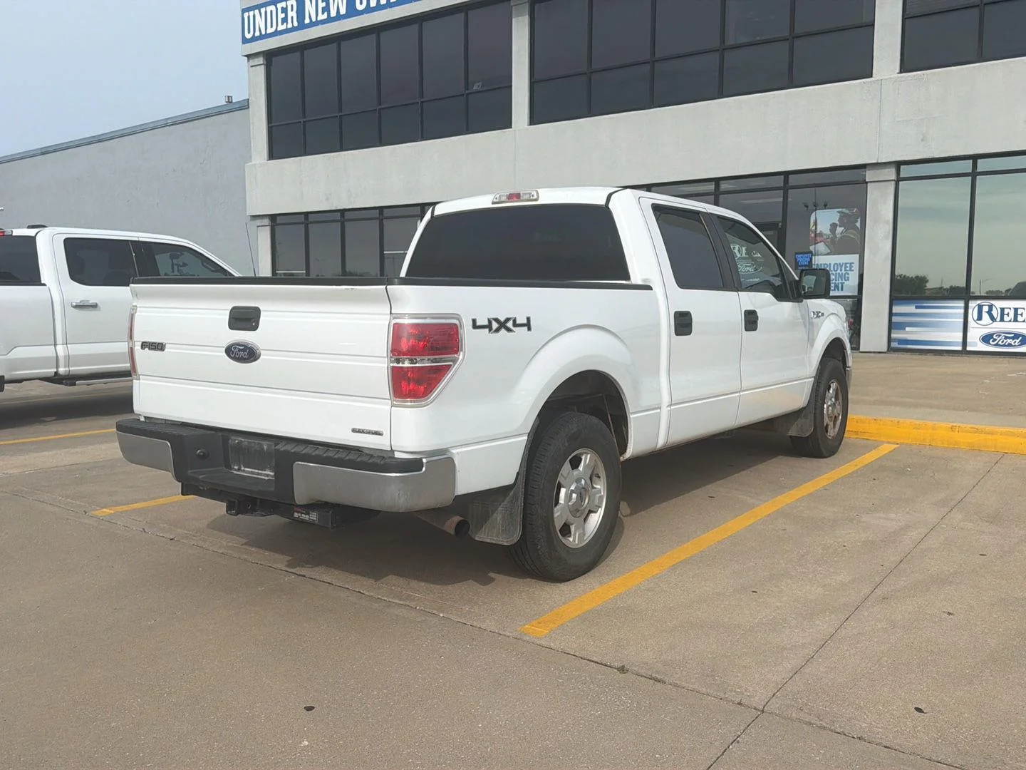 Used 2011 Oxford White Ford XLT image 3