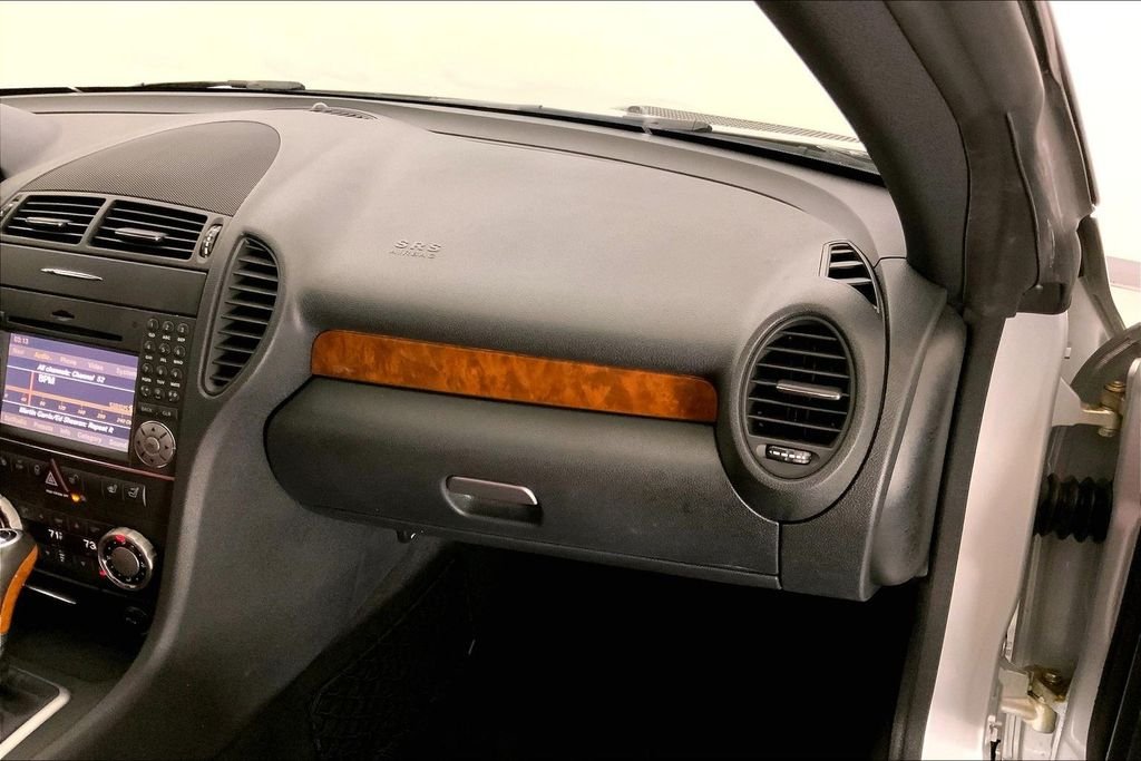 Used 2010  Mercedes-Benz SLK 350 image 20