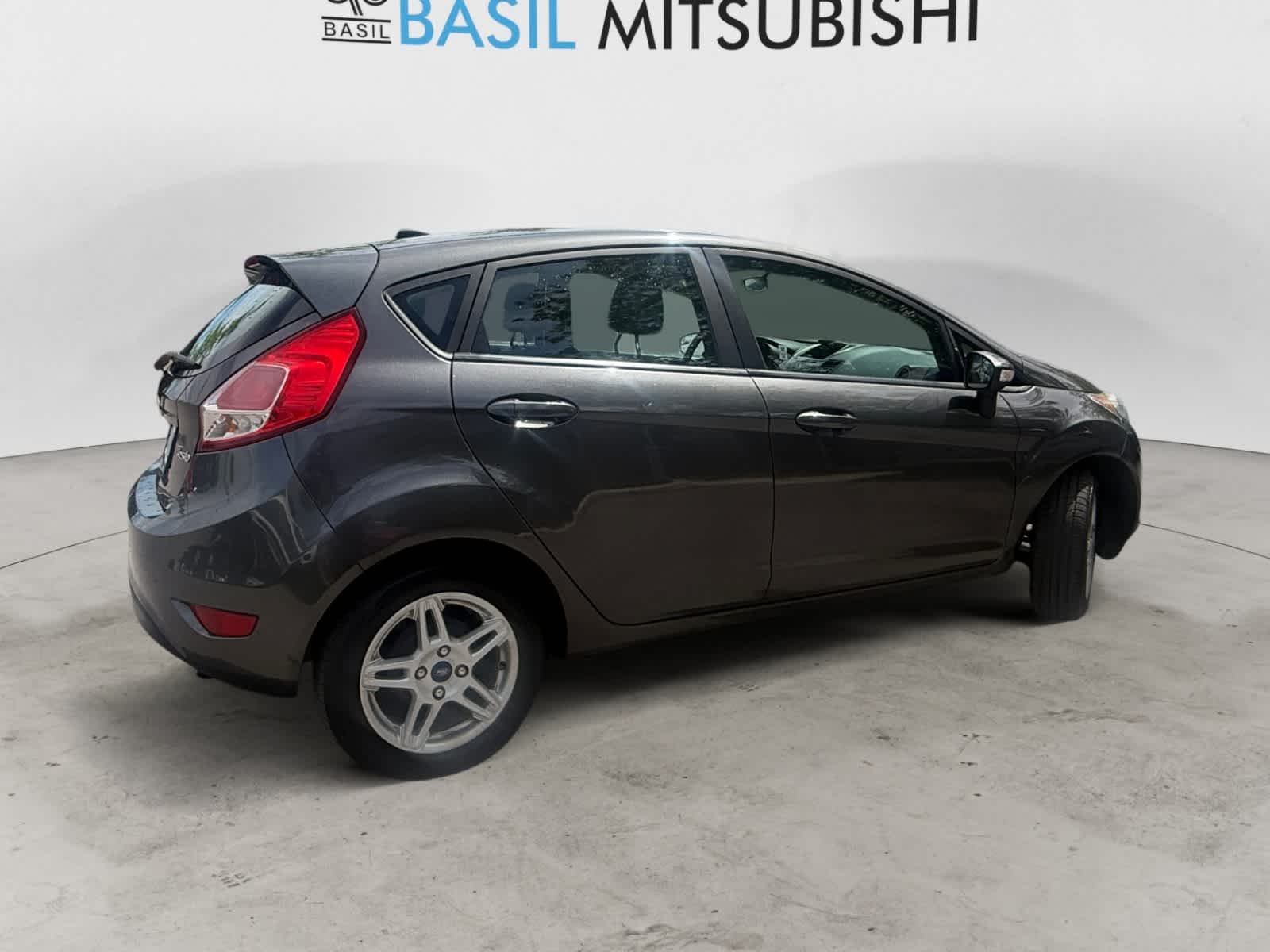Used 2019 Magnetic Metallic Ford SE image 5
