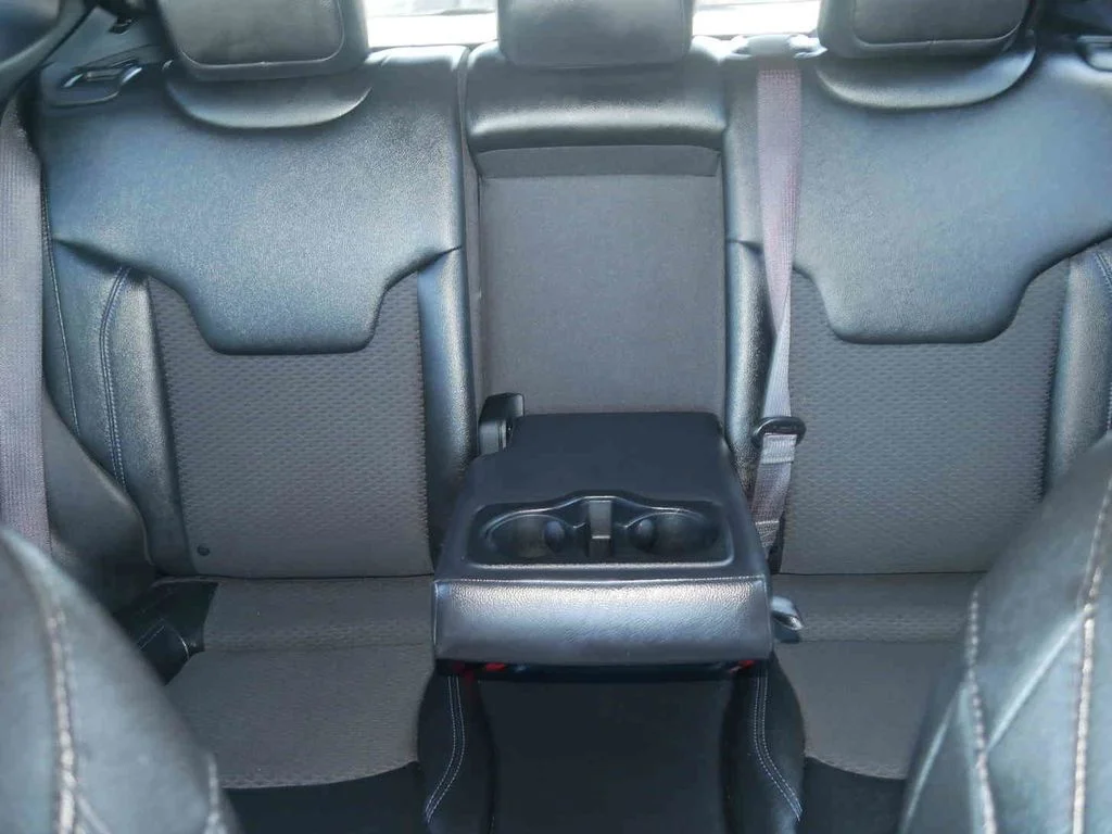 Used 2024 Silver Jeep Latitude image 30