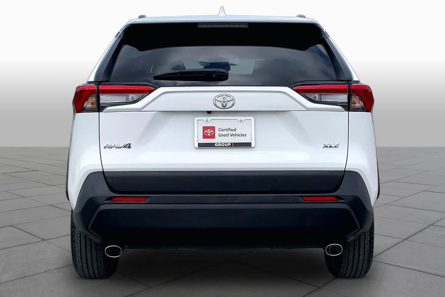 Used 2025 Ice Cap Toyota XLE image 5