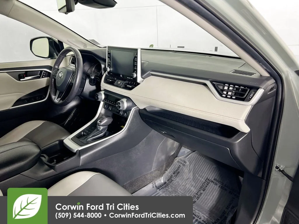 Used 2022 Gray Toyota XLE Premium image 30